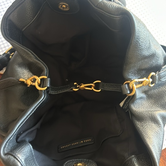 Marc Jacobs Women’s large leather tote/purse with a removable shoulder strap! - Picture 4 of 5